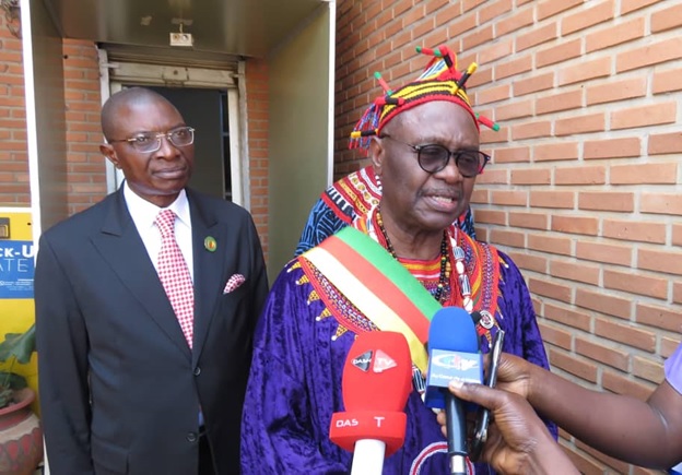 Prof. Fru Angwafor talking to the press after the council session